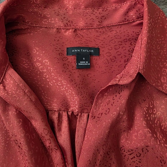 Ann Taylor Scarlet Button-Down‎ Blouse - Picture 3 of 7